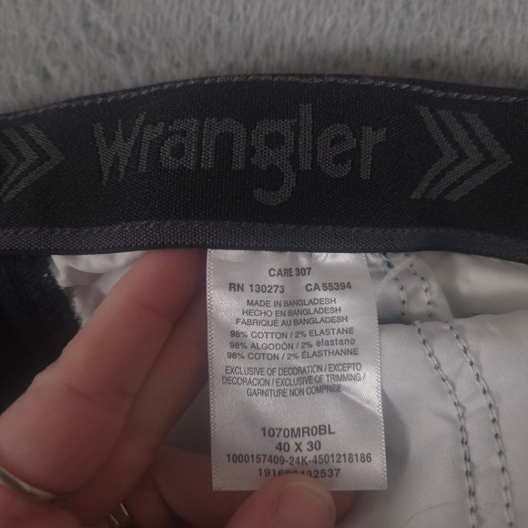 Wrangler Pants Men 40x30 Black Cargo Relaxed Fit Cotton Stretch Utility Workwear - Picture 6 of 8